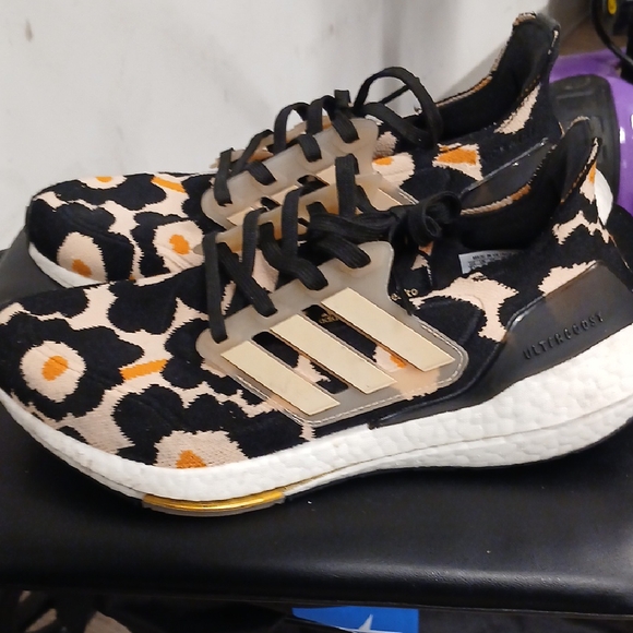 Adidas Ultraboost Black and Orange Floral Sneakers Womens 7.5 EUC - Picture 1 of 7